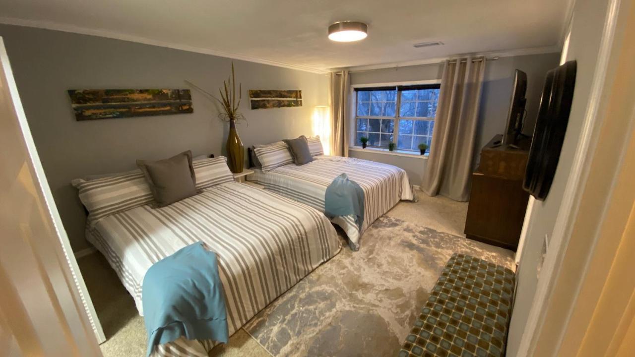 Here It Is! Cool Cape Cod-3 Br-2.5 Bath-12 Guests Olathe Ngoại thất bức ảnh