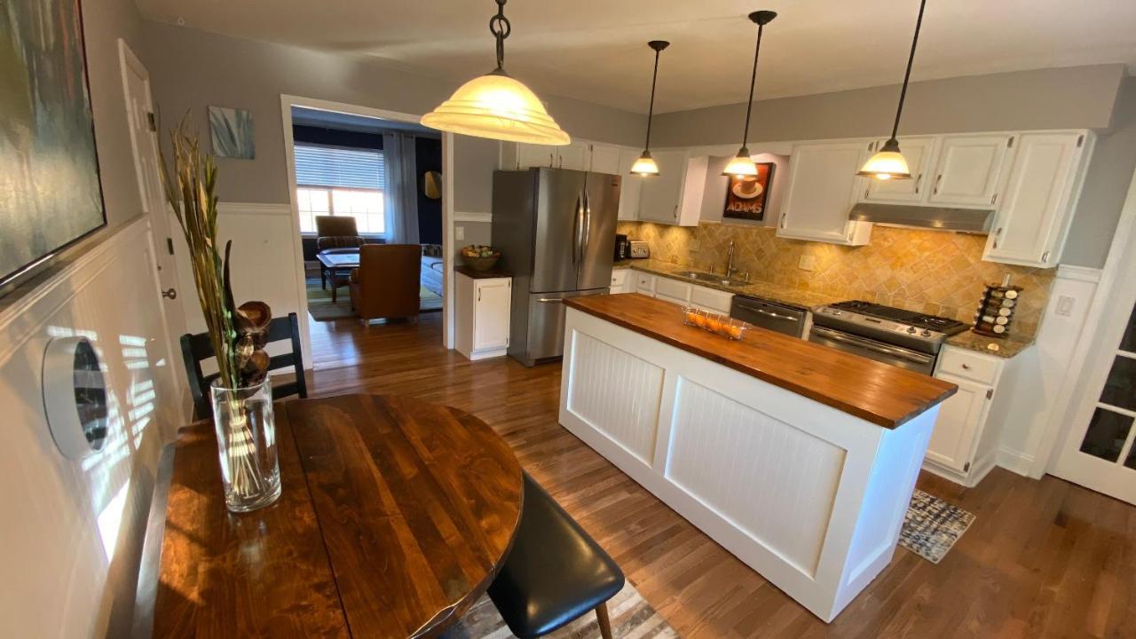Here It Is! Cool Cape Cod-3 Br-2.5 Bath-12 Guests Olathe Ngoại thất bức ảnh