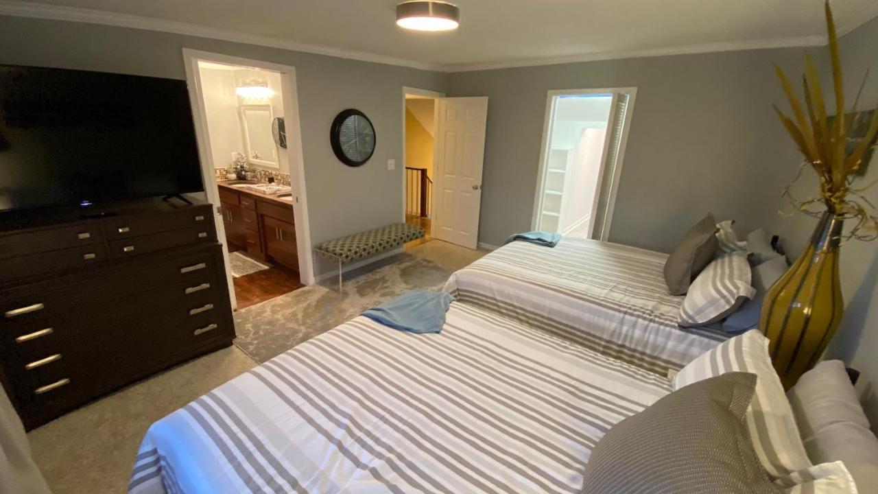 Here It Is! Cool Cape Cod-3 Br-2.5 Bath-12 Guests Olathe Ngoại thất bức ảnh
